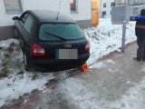 Wypadek w Koszalinie. Audi wjechało w budynek na Doroszewskiego [ZDJĘCIA] 