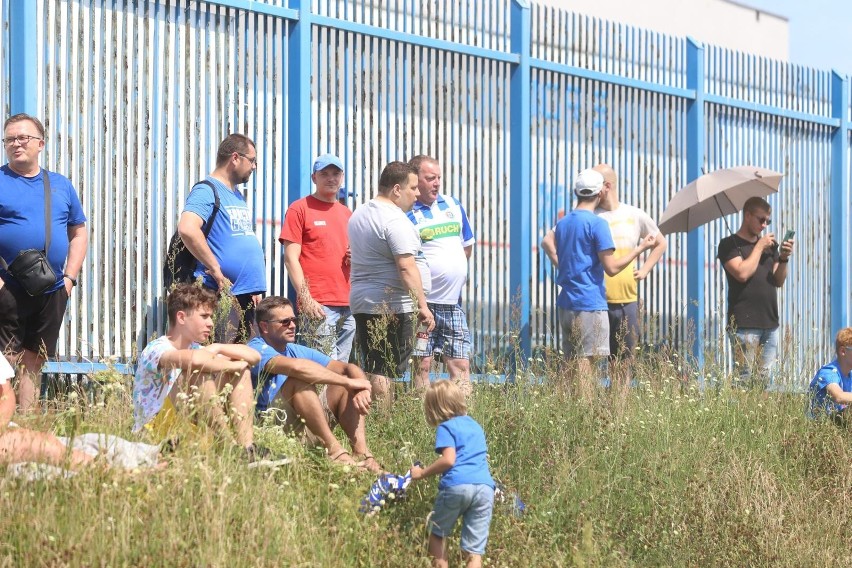 Zobacz kolejne zdjęcia. Przesuwaj zdjęcia w prawo - naciśnij...