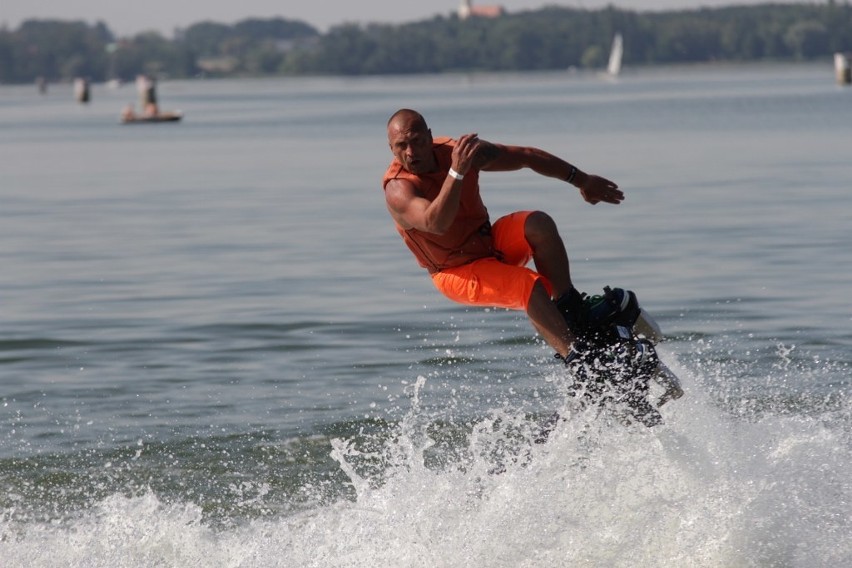 Flycup Poznań: Latające "odkurzacze" na jeziorze Kierskim