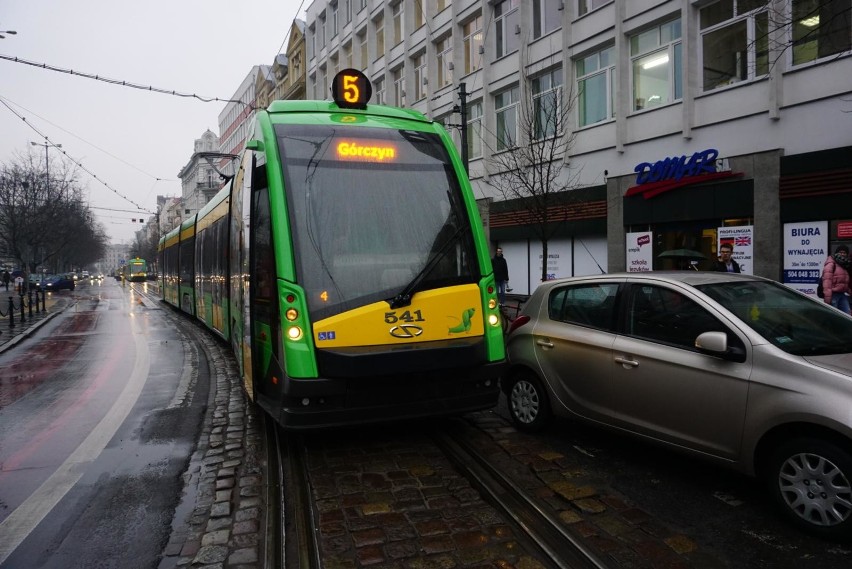 Tramwaj zablokowany na placu Wolności....