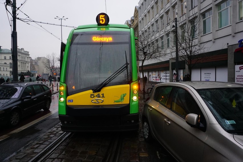 Tramwaj zablokowany na placu Wolności....