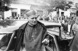 18 sierpnia 1968 roku kardynał Wojtyła jadąc na koronację...
