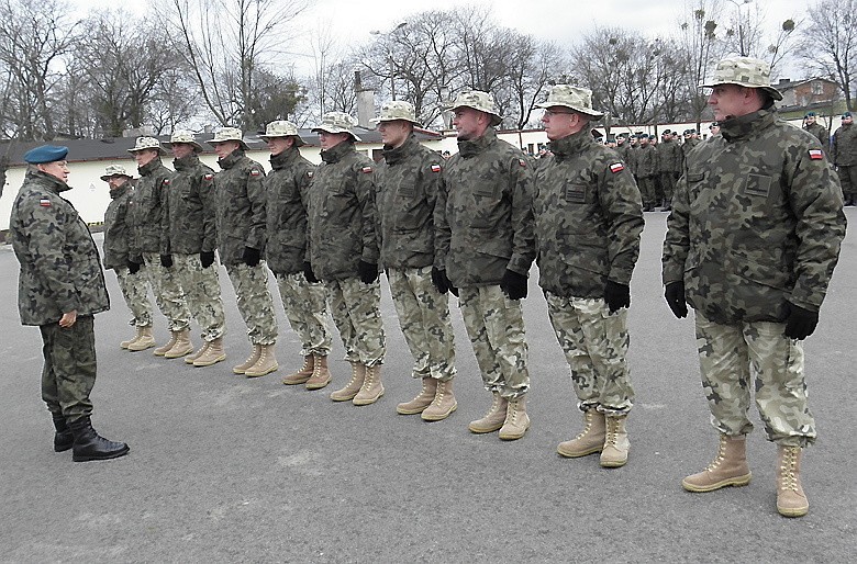 Żołnierze z 4 Brodnickiego Pułku Chemicznego jadą na misję do Afganistanu