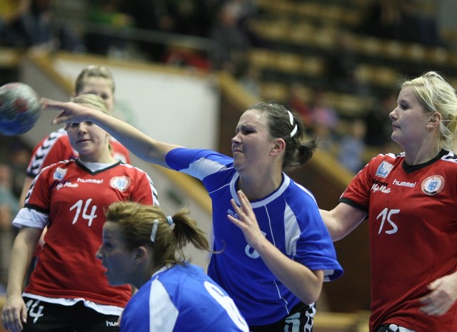 Karolina Szczukowska (z piłką) zdobyła w Gdańsku 3 gole. 