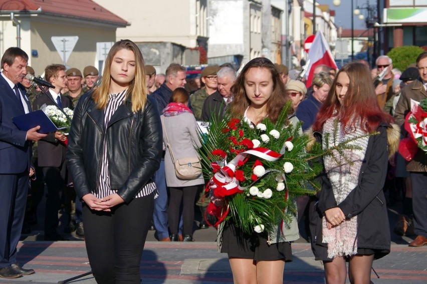 Święto Niepodległości w Tarnobrzegu. Odsłonięto pomnik Józefa Piłsudskiego [ZDJĘCIA]