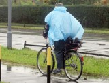 Gdy leje, rowerzysta może jechać chodnikiem
