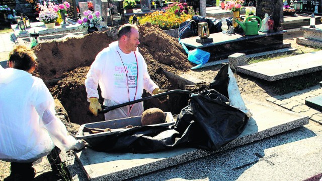 Niemiecki Związek Opieki nad Grobami Wojennymi poszukuje szczątków żołnierzy, by przenieść je na cmentarz wojenny, który znajduje się pod Wrocławiem.