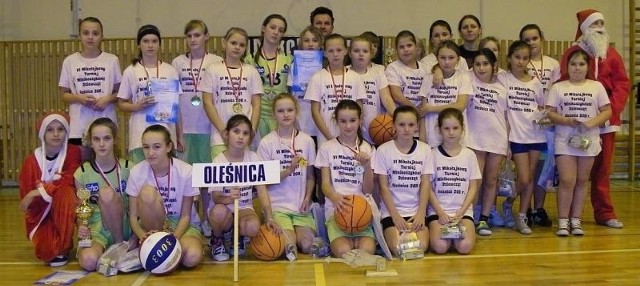 Mikołajkowy turniej w Oleśnicy wygrały tradycyjnie zawodniczki&#8230; z Oleśnicy.