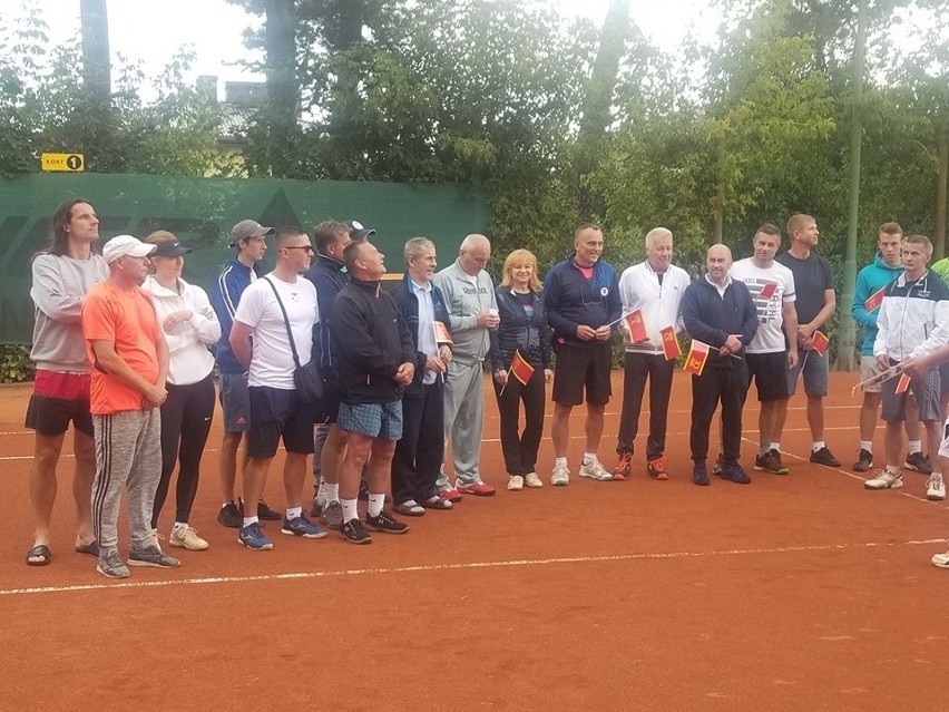 Historyczny mecz tenisowy pomiędzy reprezentacjami amatorów Starachowic i Kielc 