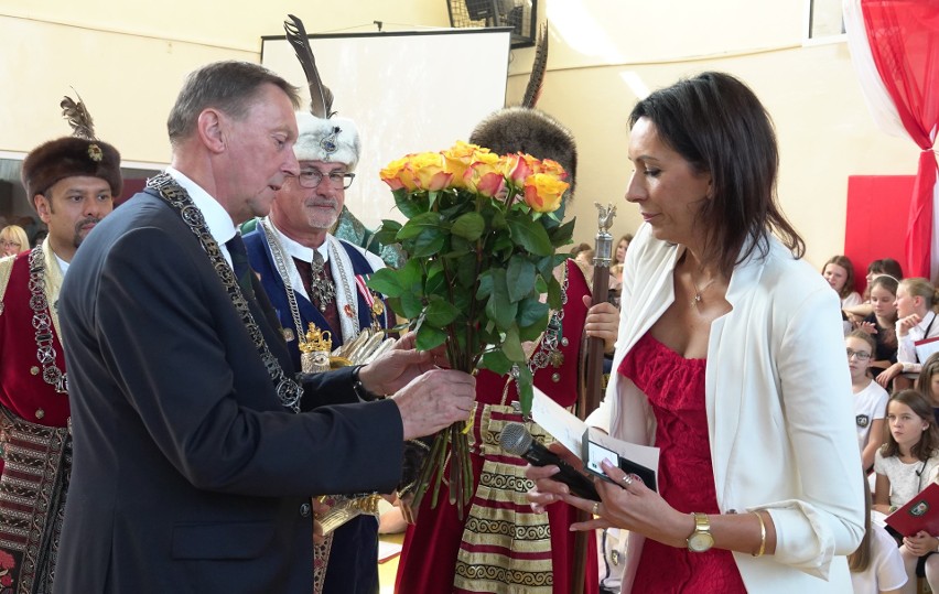 Królewsko-marszałkowska delegacja Bractwa Kurkowego uczestniczyła w inauguracji roku szkolnego w Szkole Podstawowej nr 38
