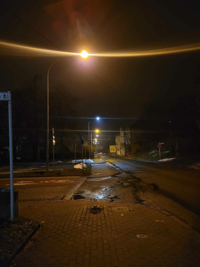 Mieszkańcy Jarosławia krytykują burmistrza. Chodzi o oświetlenie ulic