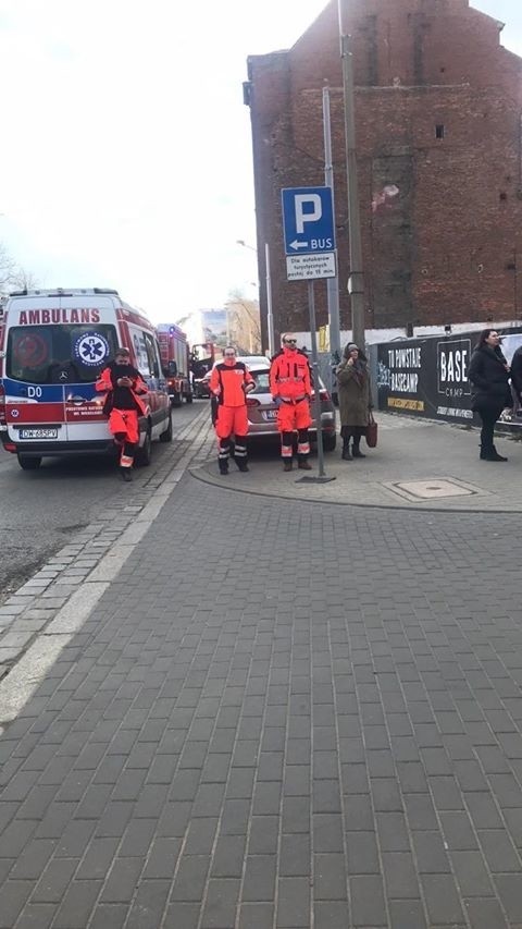Wrocław: pożar na balkonie w bloku przy ulicy Sienkiewicza 