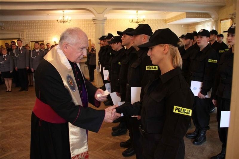 Ślubowanie nowych policjantów w Opolu.