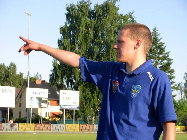 Trener Michał Robaszkiewicz z sukcesami prowadzi grupy szkoleniowe w ostrołęckiej Koronie HiD.