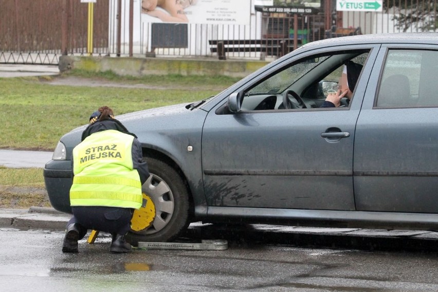 Zakonnica z blokadą na kole