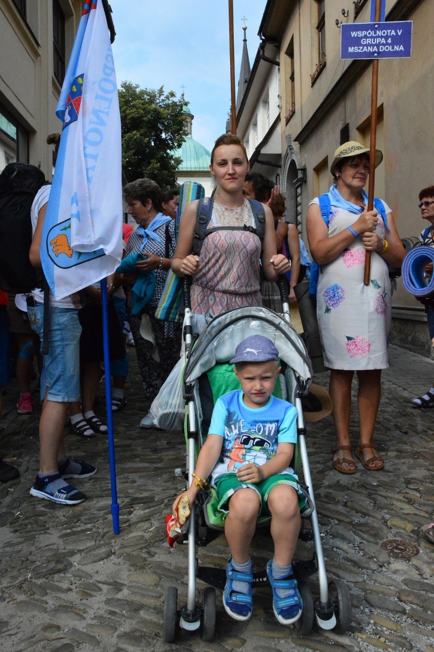 Myślenice. Piesza Pielgrzymka Krakowska wyruszyła w drogę [ZDJĘCIA]