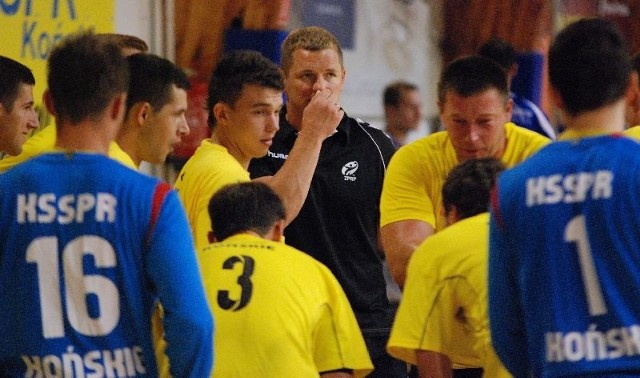 Piłkarze ręczni KSSPR Końskie, którzy nie przegrali siedmiu ostatnich ligowych meczów, grają w sobotę w Przemyślu.