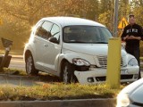 Poleska/Botaniczna: Chrysler PT Cruiser staranował światła (zdjęcia)