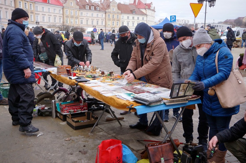 Tłumy na placu Zamkowym w Lublinie. Ostatnia niedziela lutego to Lubelska Giełda Staroci. Zobacz zdjęcia