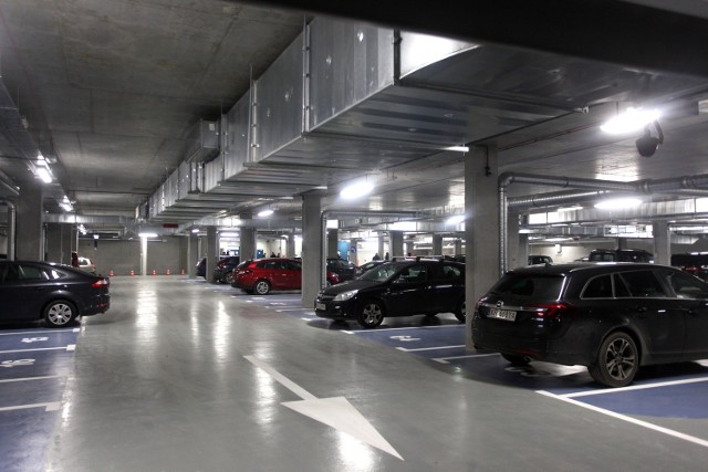 Otwarcie parkingu podziemnego przy Muzeum Narodowym w listopadzie 2014 r.