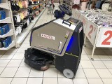 Autonomiczne roboty sprzątające sprawdzane w bydgoskim Auchan