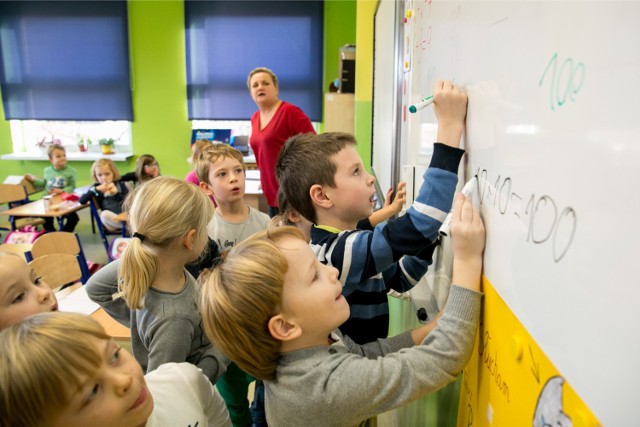 Przed nauczycielami pierwszoklasistów trudne zadanie: będą musieli tak ułożyć plan lekcji, aby pogodzić potrzeby i umiejętności 6- i 7-latków