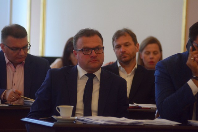 Prezydent Radosław Witkowski twierdzi, że decyzja o nieudzieleniu mu absolutorium jest polityczna.