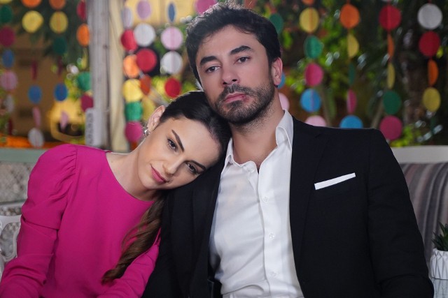 Ayşe i Ferit z serialu "Kalp Yarası"fot. materiały prasowe ATV