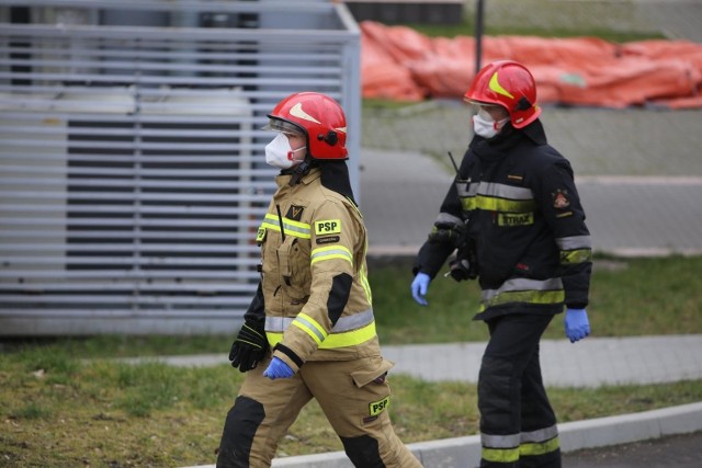 Śląscy strażacy podczas interwencji w czasie pandemii koronawirusa