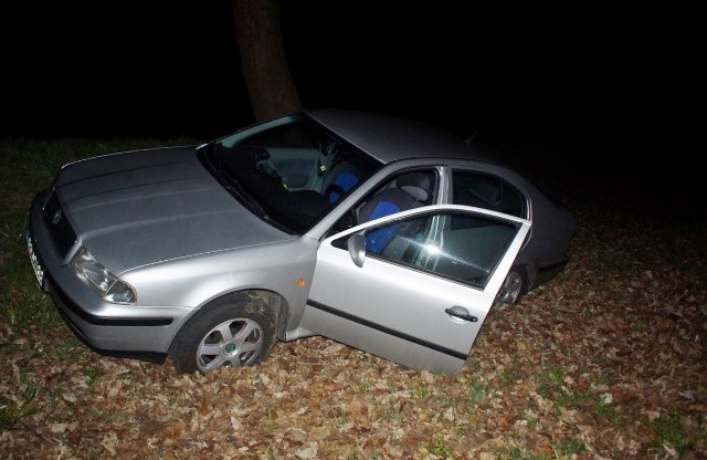 Wczoraj (poniedziałek, 23.04) przed północą, kierująca samochodem osobowym marki Skoda, wykonując manewr cofania, wjechała do przydrożnego rowu na ul. 3-go Maja przy ogródkach działkowych. Jej i pasażerowi, na szczęście nic się nie stało. Ukarana została mandatem 220 zł. 