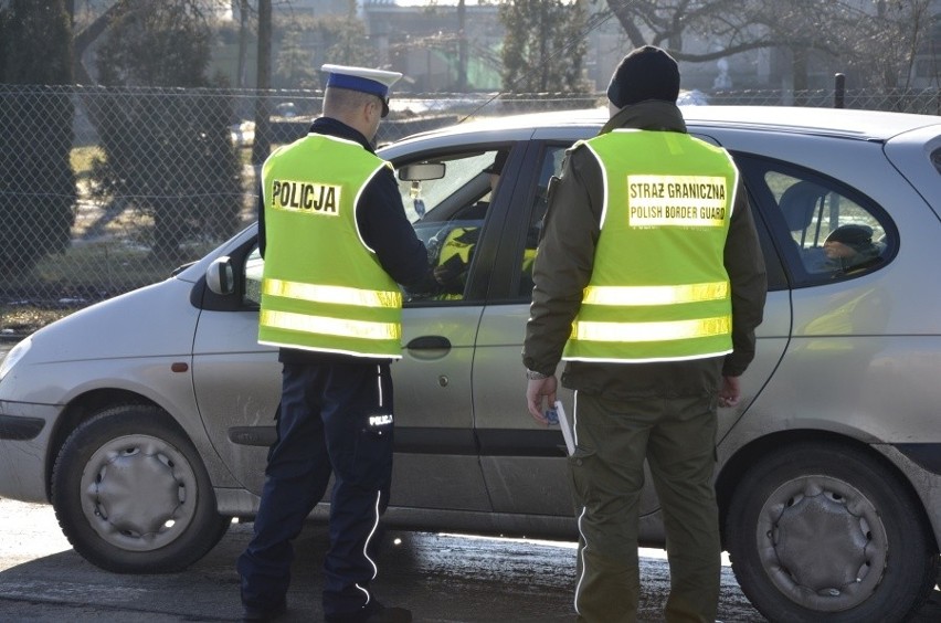 Policja z Szydłowca kontrolowała auta z żandarmerią i strażą graniczną