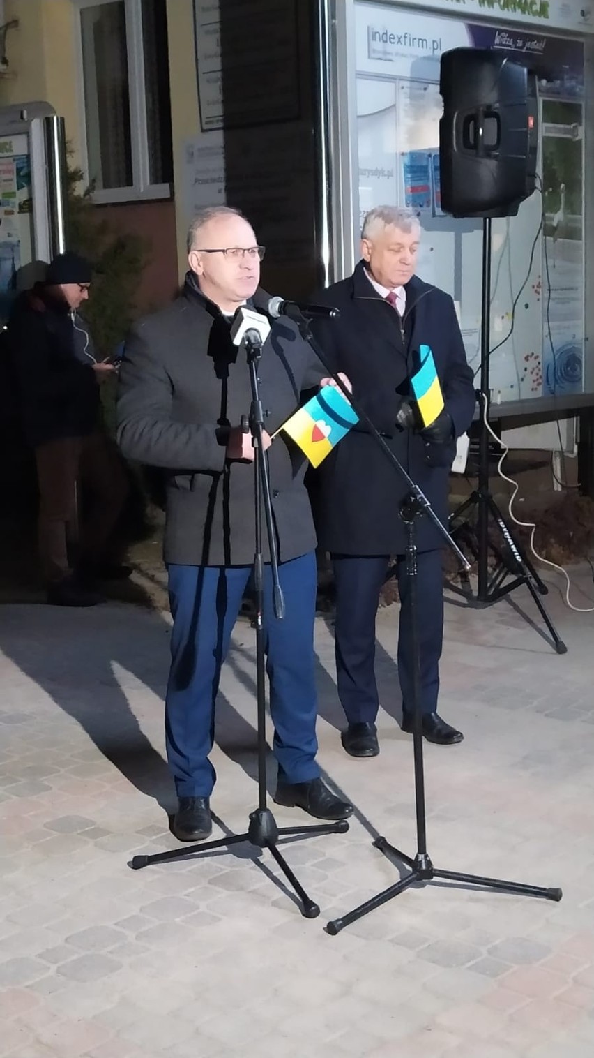Hajnówka wspiera walczących Ukraińców. Mieszkańcy zebrali się pod urzędem miasta