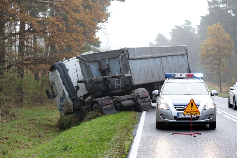 Dwa auta zderzyły się na drodze Zielona Góra - Leśniów Wielki. Są ranni