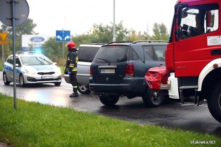 Wypadek w Stalowej Woli. Czołowo zderzyły się dwa samochody, w jednym podróżowało małe dziecko (ZDJĘCIA)