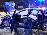 Wypadek na drodze Wrocław - Kłodzko. Zderzenie dwóch aut i trasa zablokowana [ZDJĘCIA]