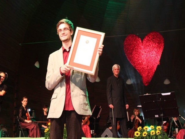 Szymon Borkowski, zdobywca Grand Prix  tegorocznych "Impresji Artystycznych" w Ciechocinku