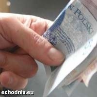 roczny koszt podwyżki stawek podatku VAT szacowany jest na około 120 do 170 złotych dla jednej osoby