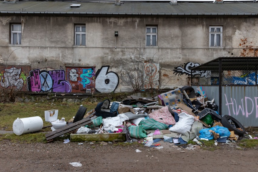 Pływające cuda, boiler, muszla klozetowa, beczki, plastikowe...