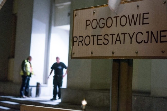 Katowice: Protest związkowców w Kompanii Węglowej. Czekają na prezesa [ZDJĘCIA]