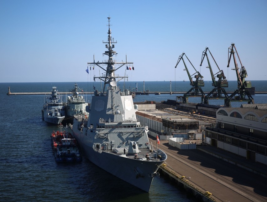 Okręty wchodzące w skład Zespołu Okrętów NATO SNMG1...