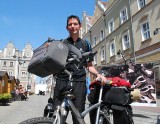 Ives Roffi w rowerowej podróży z Berlina do Istambułu odwiedził opolski Rynek