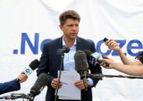 Petru: Szydło i Kopacz rozdają pieniądze, jakby znalazły złoty pociąg