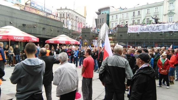 Manifestacja narodowców przeciwko uchodźcom i imigrantom na...