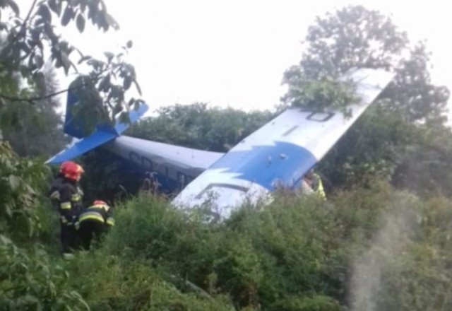 Wypadek na pikniku lotniczym w Bielsku-Białej: samolot podczas próby startu wpadł w zarośla. W samolocie RWD-5 przebywali 59-letni pilot i 73-letni pasażer. Sprawą zajmie się Państwowa Komisja Badania Wypadków Lotniczych