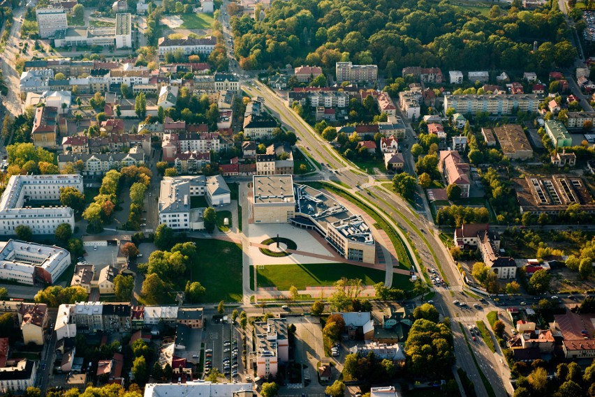 Tarnów. Gra o tron w Państwowej Wyższej Szkole Zawodowej rozkręca się. Komu berło i łańcuch rektorski?