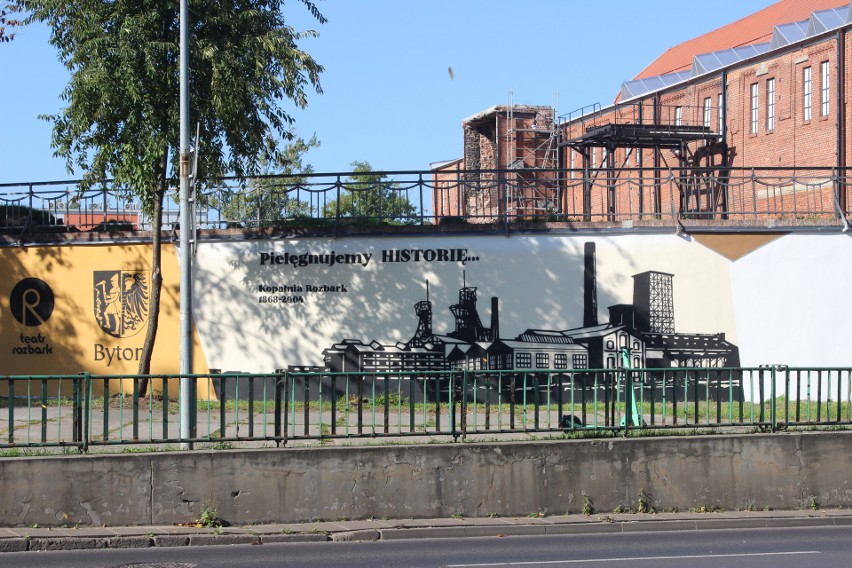 Wyjątkowy mural ozdobił zabytkowy mur oporowy w...