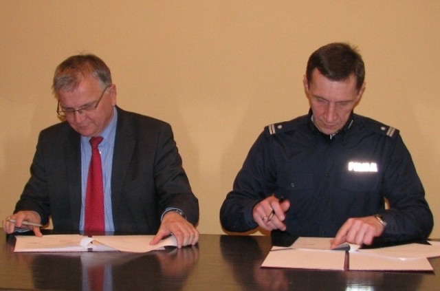 Porozumienie w sprawie dodatkowych patroli podpisali komendant Wojciech Augustynek  oraz burmistrz Jarosław Kielar.