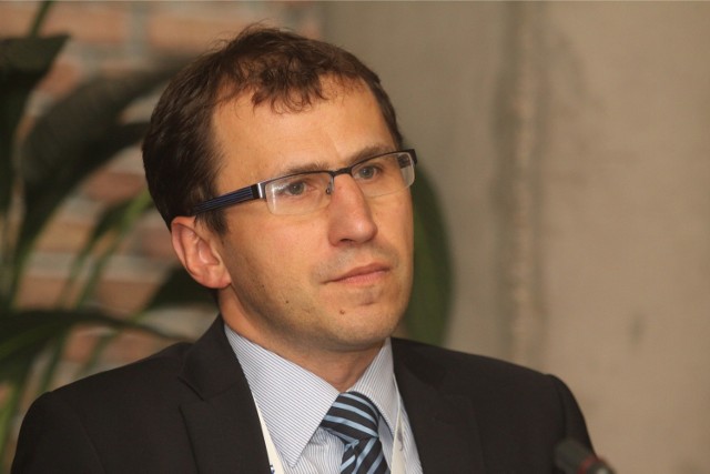 Zbigniew Waśkiewicz jest prezesem Rozwoju od 27 lutego 2015 roku i podobnie jak cały zarząd klubu pracuje w nim społecznie
