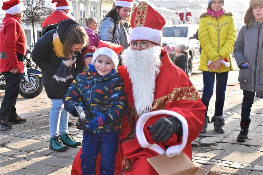 Motomikołaje wyruszyli z prezentami, ale wcześniej rozdawali...