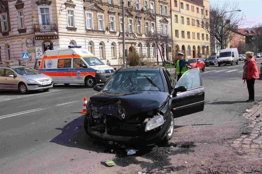 Wypadek na skrzyżowaniu Armii Krajowej z Katowicką. Zderzyły...